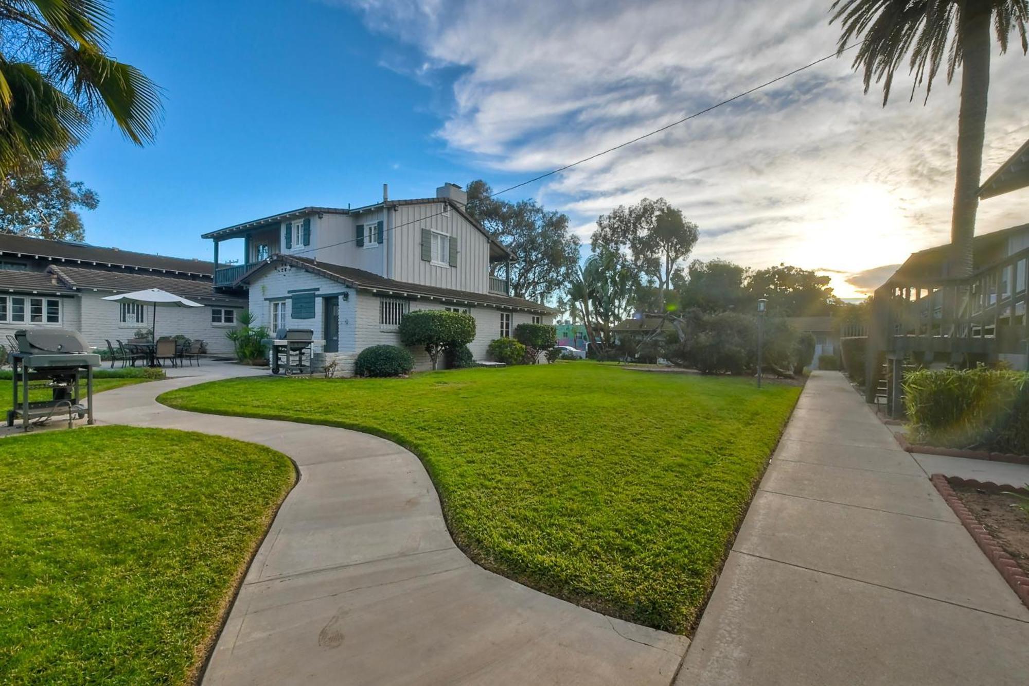 90 Walk Score - Steps To Beach & Dining - Reserved Parking Apartment Carlsbad Exterior photo